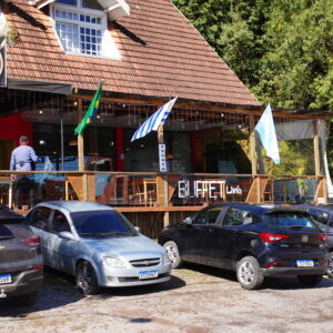 Lé Bosque | Buffet Livre com comida caseira e Churrasco, com Estacionamento Gratuito