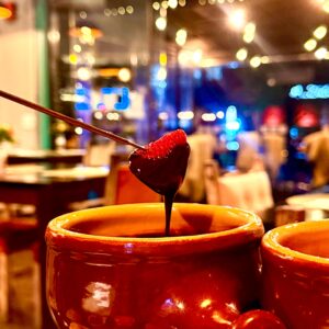 Sequência de fondue Premium, com Filé Mignon Picanha e muito mais e no Paradouro 27