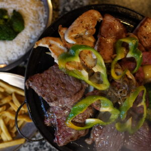 Mix de carnes na pedra com Picanha, Alcatra e muito mais e no Victorio